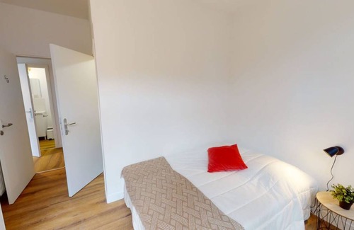 Asnieres-sur-Seine Resort | 151 m² Private room ∙ 1 bedroom ∙ 1 guest