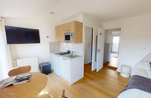 Quartier du Faubourg-Montmartre Resort | 17 m² Private room ∙ 1 bedroom ∙ 1 guest