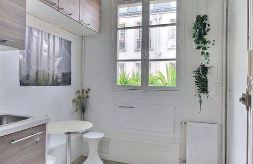 Quartier de la Folie-Mericourt Apartment | 18 m² Apartment ∙ 1 guest