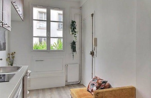 Quartier de la Folie-Mericourt Apartment | 18 m² Apartment ∙ 1 guest