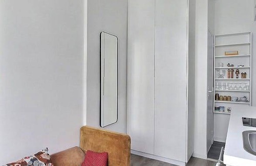 Quartier de la Folie-Mericourt Apartment | 18 m² Apartment ∙ 1 guest