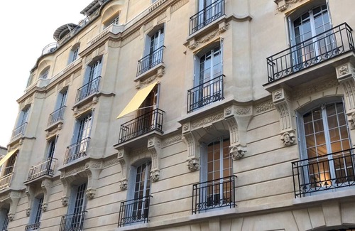 Pigalle Apartment | 200m2 luxury apartment in a secure private alley. Center of Paris