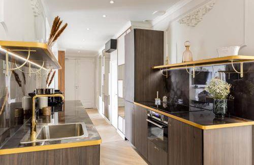 Faubourg-du-Roule Apartment | 203 m² Apartment ∙ 7 bedrooms ∙ 14 guests
