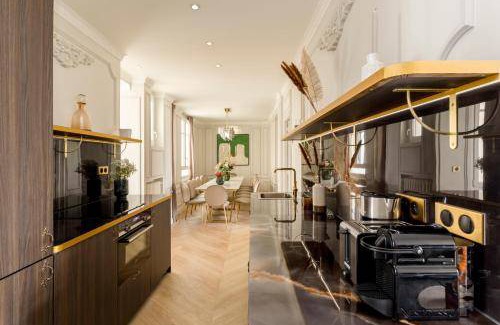 Faubourg-du-Roule Apartment | 203 m² Apartment ∙ 7 bedrooms ∙ 14 guests