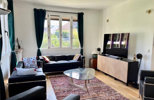 Neuilly-Plaisance Resort | 223 m² Private room ∙ 1 bedroom ∙ 7 guests