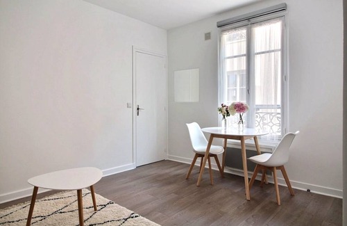 Quartier de la Folie-Mericourt Apartment | 27 m² Apartment ∙ 1 bedroom ∙ 4 guests