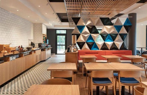 Bailly-Romainvilliers Hotel | 27 m² Hotel ∙ 6 guests