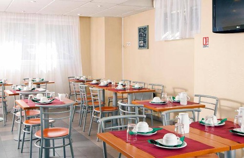 Plateau - Mont-Valerien Apartment | 32 m² Serviced apartment ∙ 127 guests