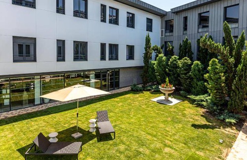 Saint-Cloud Apartment | 40 m² Serviced apartment ∙ 127 guests