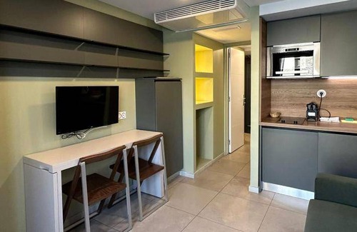 8th Arrondissement Apartment | 45 m² Serviced apartment ∙ 5 guests