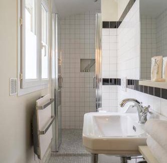 Quartier de la Folie-Mericourt Apartment | 50 m² Apartment ∙ 2 bedrooms ∙ 6 guests