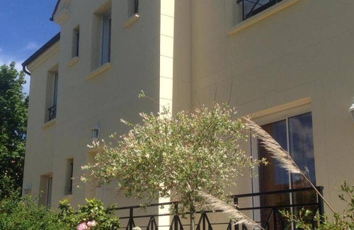 Noisy-le-Grand Apartment | 55 m² Serviced apartment ∙ 7 guests