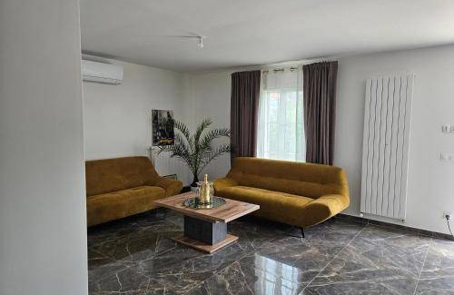 Paray-Vieille-Poste Villa | 80 m² Villa ∙ 2 bedrooms ∙ 7 guests