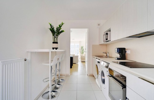 Clichy Apartment | A Cosy 3-BR/2BA in Clichy