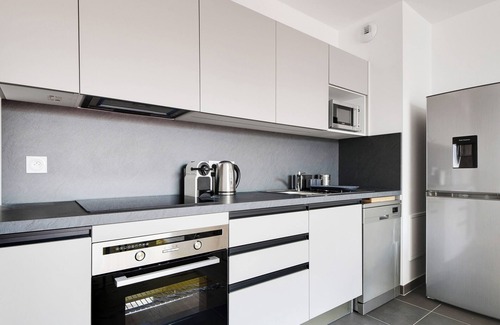 Clichy Apartment | A Design 2-BR/1-BA with Terrace in Clichy
