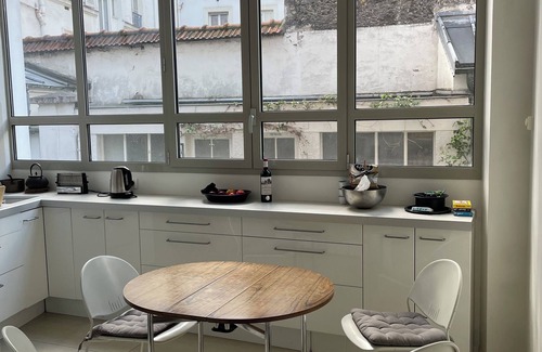 Combat Apartment | A haven of calm and light in the heart of the Belleville - Jourdain district