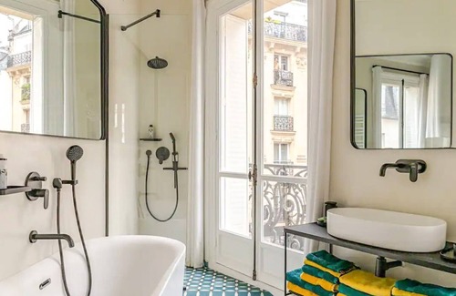 Enfants-Rouges Villa | Apartment Thorigny - Two Bedroom Villa, Sleeps 6