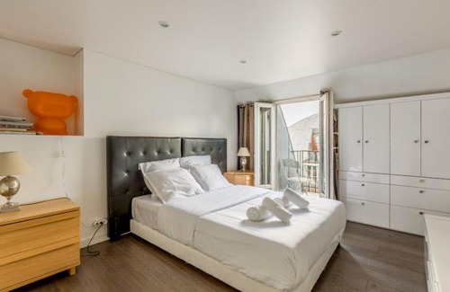1st Arrondissement Apartment | Appartement avec vue imprenable sur le Louvre