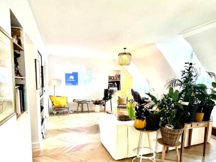 L'Europe Apartment | Appartement cosy à Paris 130 m² avec projecteur !