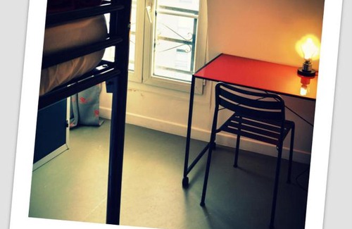 Combat Hostel | Beautiful Belleville Hôtel & Hostel