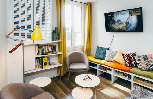 Combat Hostel | Beautiful Belleville Hôtel & Hostel
