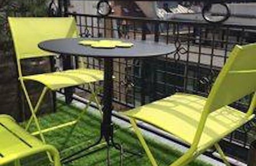 3rd Arrondissement Apartment | Beautiful Paris 2BR/2BA Apartment, 4eme (6 Guests) in Paris