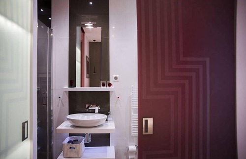 3rd Arrondissement Apartment | Beautiful Paris 2BR/2BA Apartment, 4eme (6 Guests) in Paris
