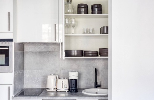 7th Arrondissement Apartment | Blueground | Invalides, intercom, nr Metro