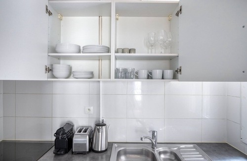 Auteuil Apartment | Blueground | La Marais, nr market & shopping