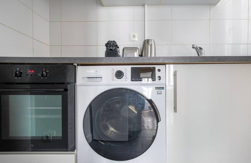 Auteuil Apartment | Blueground | La Marais, nr market & shopping