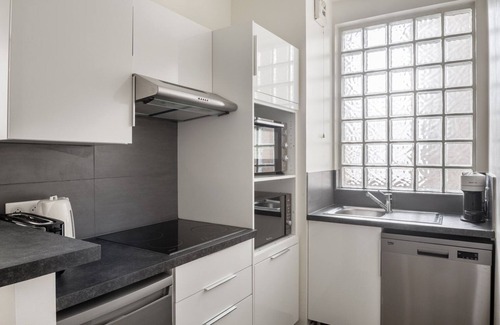 Madeleine Apartment | Blueground | Madeleine, elev, near art