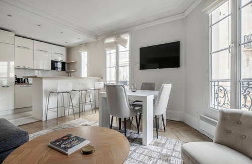 Chaillot Apartment | Blueground | Trocadero, nr metro & parks