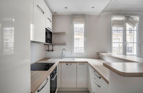 Chaillot Apartment | Blueground | Trocadero, nr metro & parks
