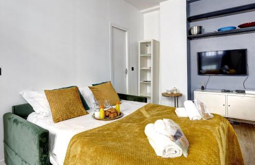 Quartier de la Folie-Mericourt Apartment | Bluestay 37 - Superb apartment