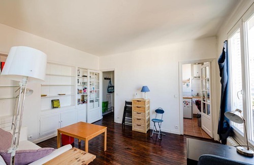 Amerique Apartment | Bright appt near BELLEVILLE