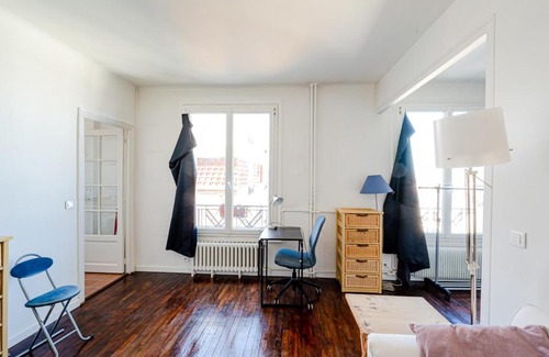 Amerique Apartment | Bright appt near BELLEVILLE