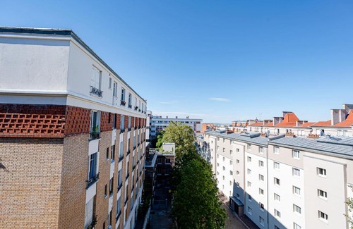 Amerique Apartment | Bright appt near BELLEVILLE
