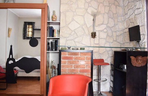 Quartier de la Goutte-d'Or Apartment | Bright Parisian Studio for 2