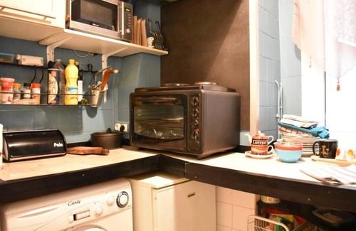 Quartier de la Goutte-d'Or Apartment | Bright Parisian Studio for 2