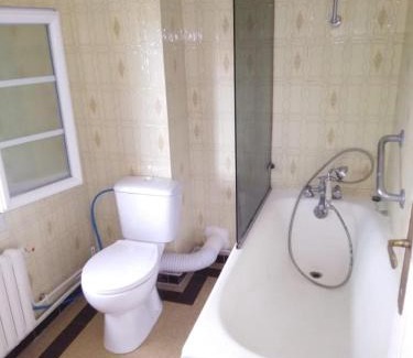 Sucy-en-Brie Hostel | CHADI hostel # uniquement pour chauffeur des camions étranger seulement, pas de toilette et pas de doucche # obligatoire de quitter l'endroit entre 7 hr et 23 h