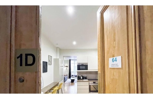 Madeleine Apartment | Charming 3-bedroom in the heart of Golden Triangle/Champs Elysees
