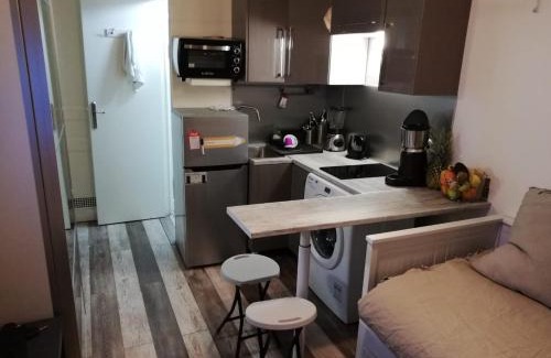 Quartier de la Folie-Mericourt Apartment | Charming central Paris Studio