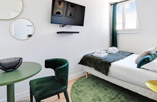 Belleville Apartment | Charming studio 20m2 - Buttes Chaumont - Mobility lease