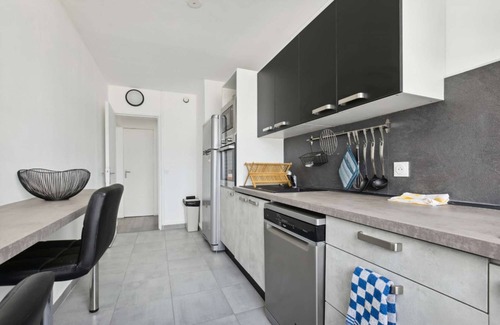 Colombes Apartment | Chic and Spacious Apart With Parking