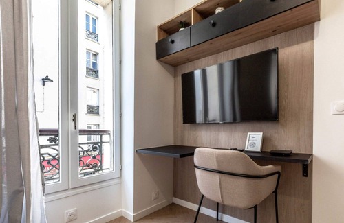 Porte de Clichy Apartment | Classy Jonquiere | Stylish 1 Bedroom Apt in Paris