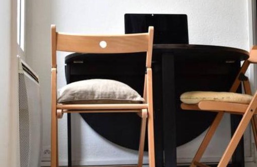 Combat Apartment | Cozy 1 Bedroom Apartment in Belleville