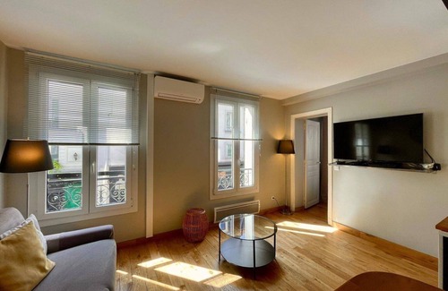 Quartier de la Roquette Apartment | Designer Flat with AC in Bastille - Opéra