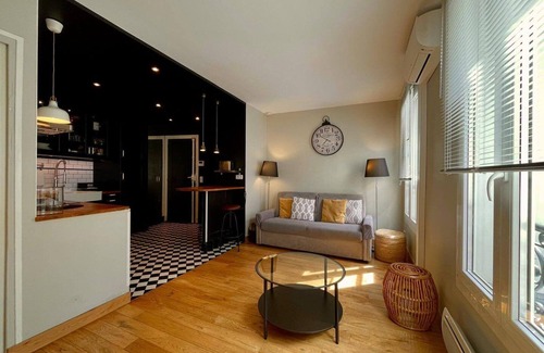 Quartier de la Roquette Apartment | Designer Flat with AC in Bastille - Opéra