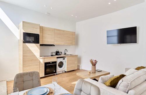 Amerique Apartment | Elegant Apartment AC Buttes Chaumont