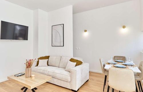 Amerique Apartment | Elegant Apartment AC Buttes Chaumont